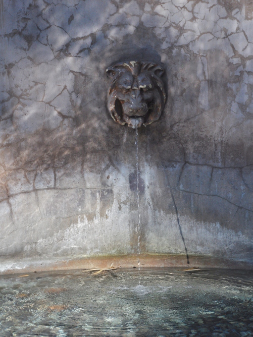 Fountain of the Casa del Rey Moro Garden